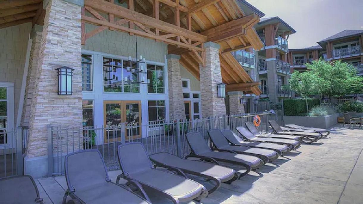 Waterscapes Resort By Discover Kelowna Resort Accommodations Exterior photo